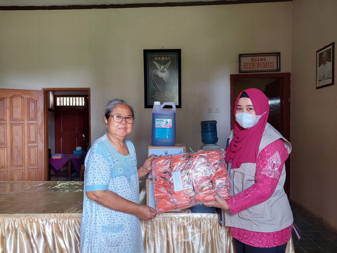 Penyerahan Bantuan Masker, Handsoap, dan Handsanitizer di Ponpes dan Gereja Se-Kab. Semarang